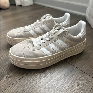 Adidas Gazelle Women's Beige and White Sneakers women’s 9, mens 7